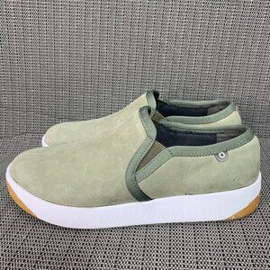 BOGS Women's Size 7 Kicker Slip on Leather Shoe Sneaker casual shoes